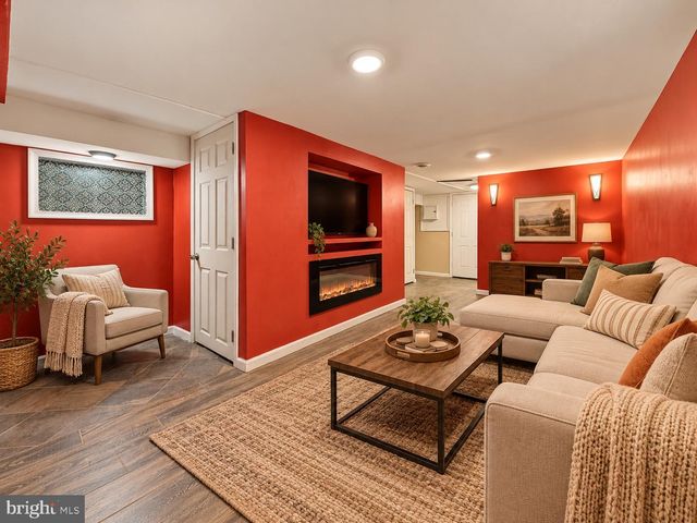 5500 ANGORA TER, Philadelphia, PA 19143