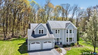 7 Village View Lane, Farmington, CT 06085