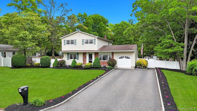 277 Magnolia Drive, Selden, NY 11784