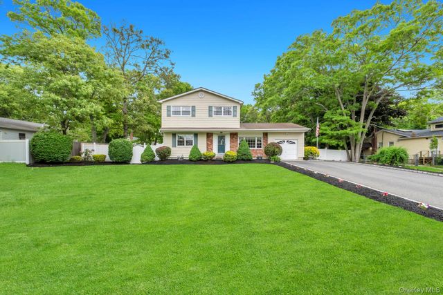 277 Magnolia Drive, Selden, NY 11784