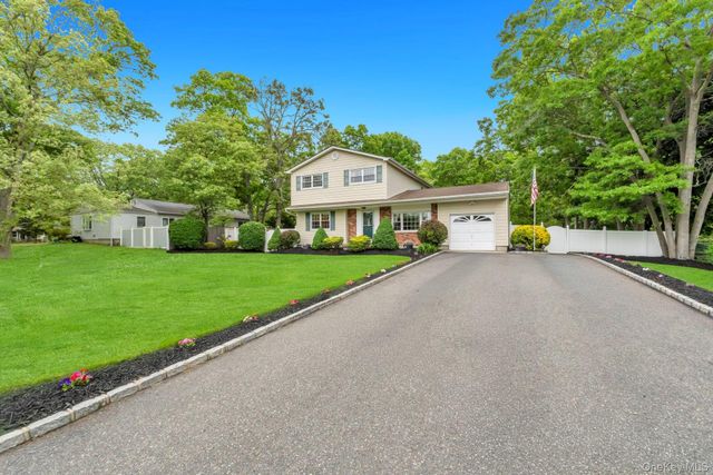 277 Magnolia Drive, Selden, NY 11784