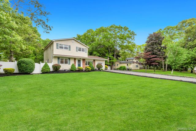 277 Magnolia Drive, Selden, NY 11784