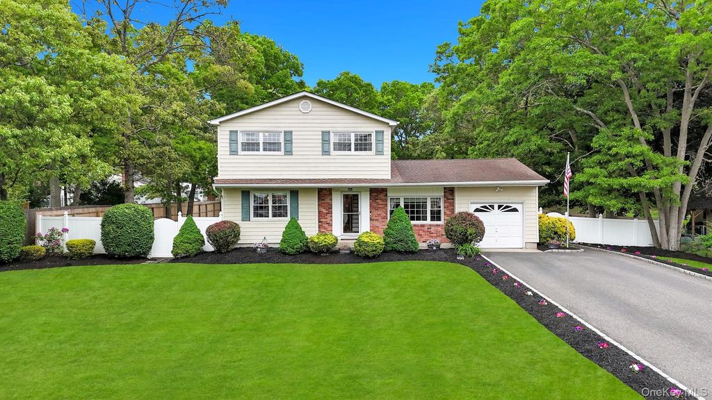 277 Magnolia Drive, Selden, NY 11784