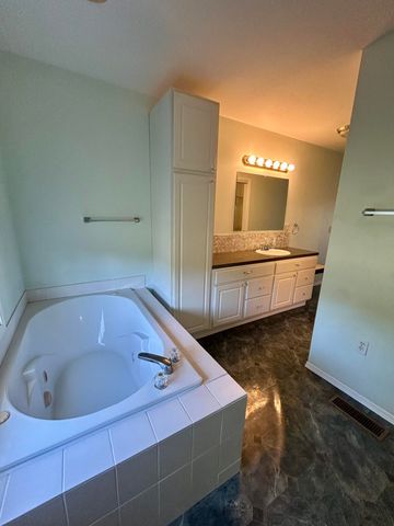 22017 E State Highway 76, Ava, MO 65608