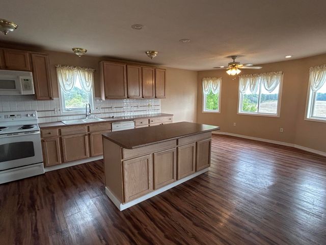 22017 E State Highway 76, Ava, MO 65608