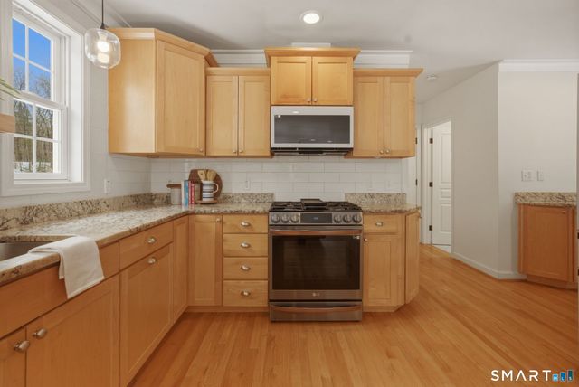 27 Amanda Way, Tolland, CT 06084