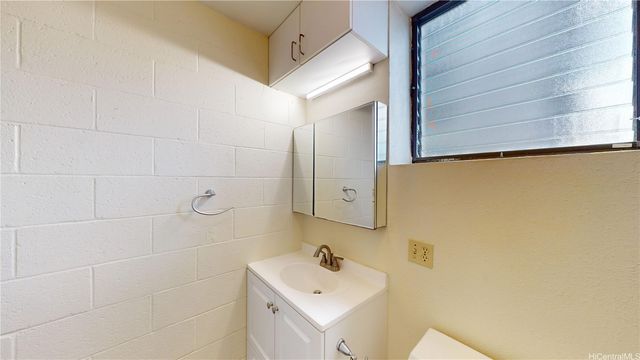 1560 Thurston Avenue 801, Honolulu, HI 96822