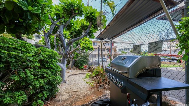 1560 Thurston Avenue 801, Honolulu, HI 96822