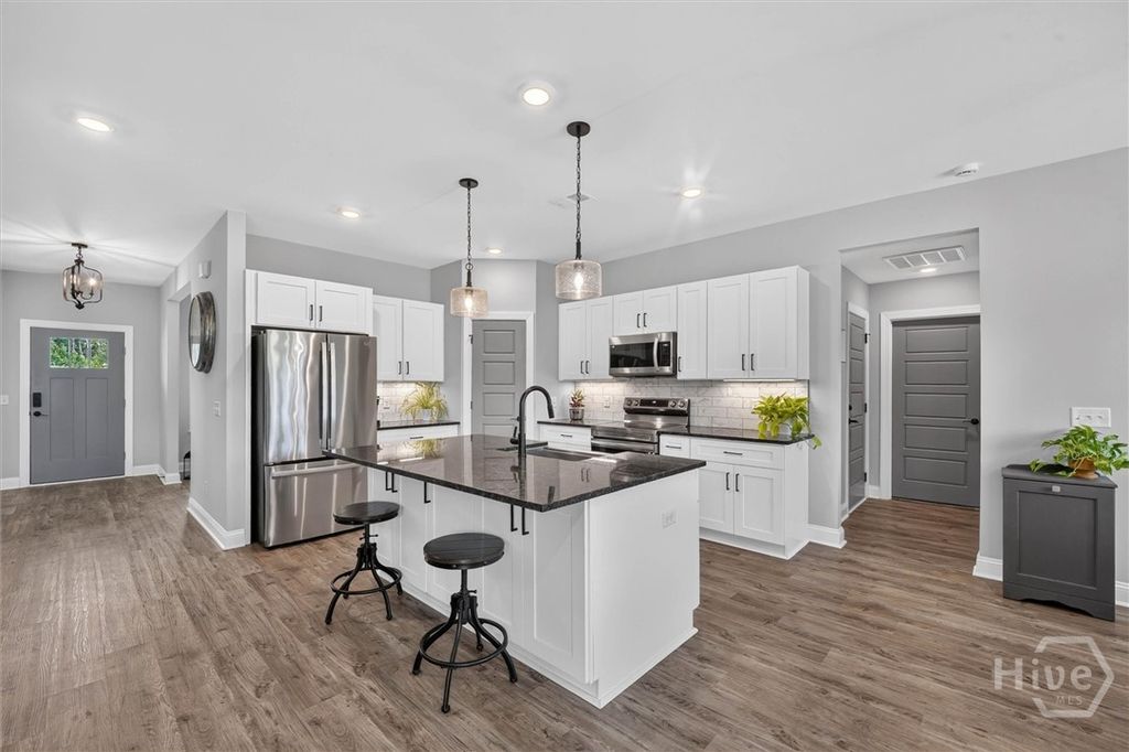 Image 4 of property listing at 14 Sweet Grass Lane, Richmond Hill, GA 31324