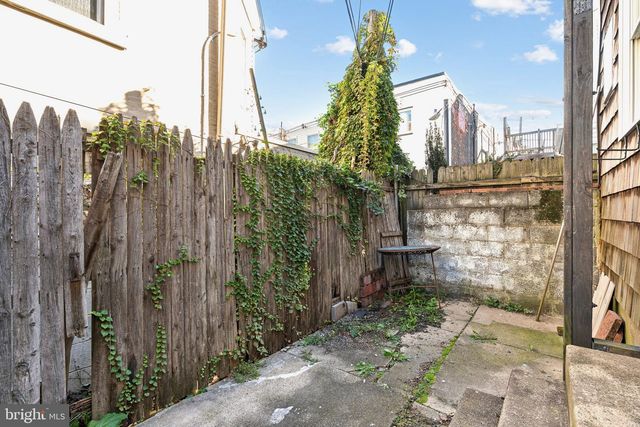 2437 BROWN ST, Philadelphia, PA 19130
