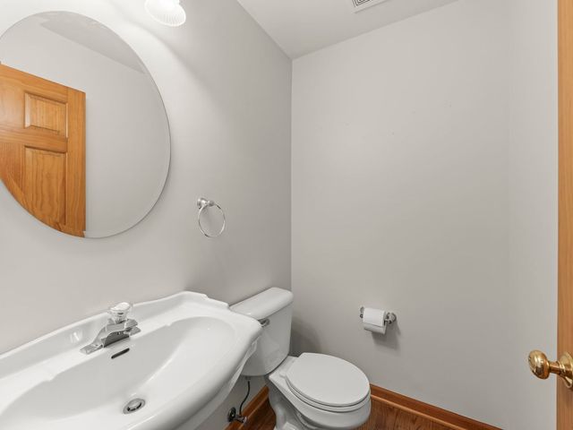 129 Devonshire Drive, Dekalb, IL 60115