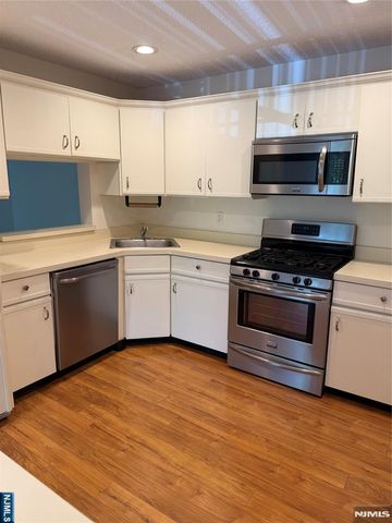 397 Poets Way 397, Mahwah, NJ 07430