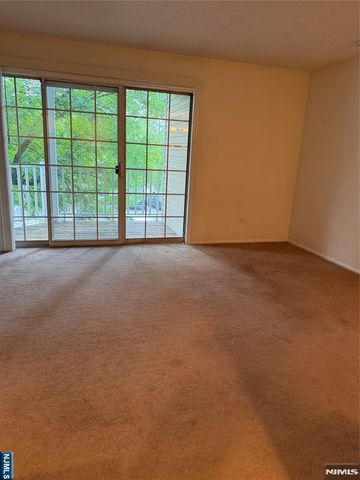 397 Poets Way 397, Mahwah, NJ 07430