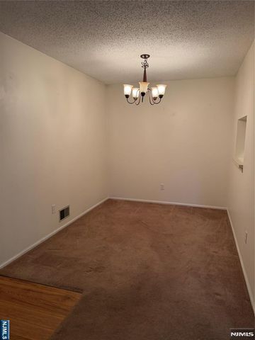 397 Poets Way 397, Mahwah, NJ 07430