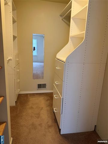 397 Poets Way 397, Mahwah, NJ 07430