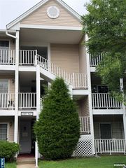 397 Poets Way 397, Mahwah, NJ 07430
