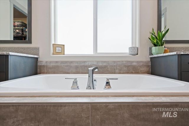 2883 E Mores Trail Dr., Meridian, ID 83642