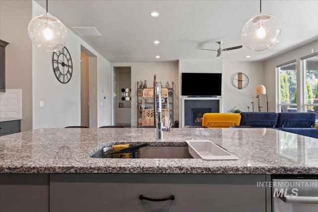2883 E Mores Trail Dr., Meridian, ID 83642