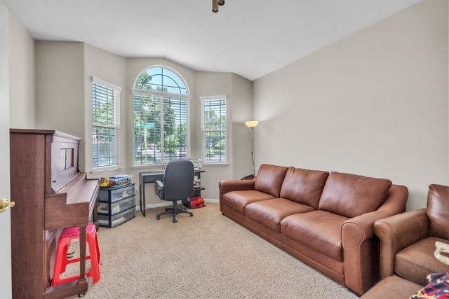9516 Grasmeer Way, Elk Grove, CA 95624