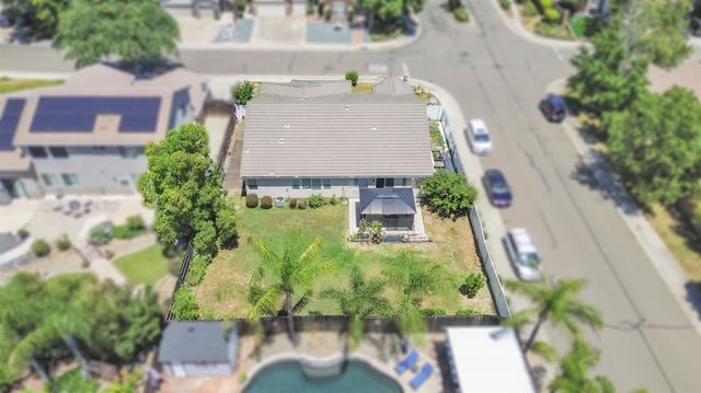 9516 Grasmeer Way, Elk Grove, CA 95624