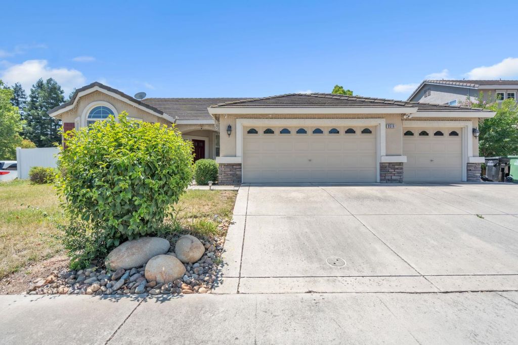 9516 Grasmeer Way, Elk Grove, CA 95624