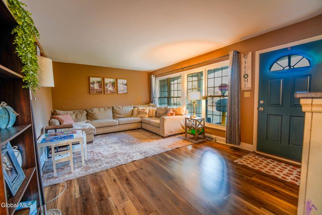 4 Hobbs Lane, Moreau, NY 12803