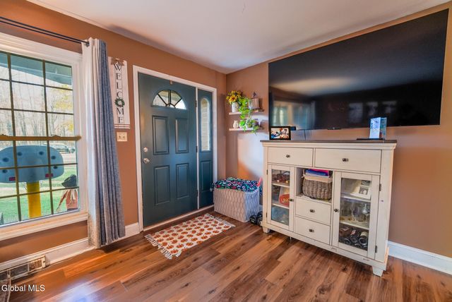 4 Hobbs Lane, Moreau, NY 12803