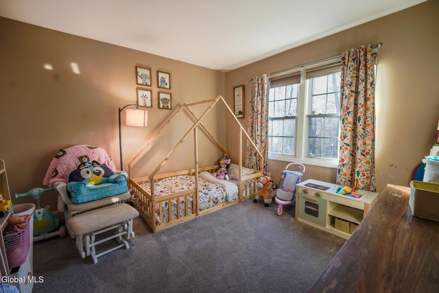 4 Hobbs Lane, Moreau, NY 12803