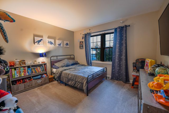 4 Hobbs Lane, Moreau, NY 12803