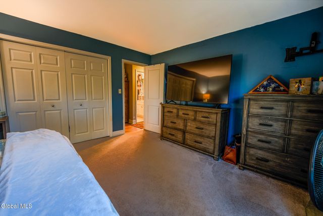 4 Hobbs Lane, Moreau, NY 12803