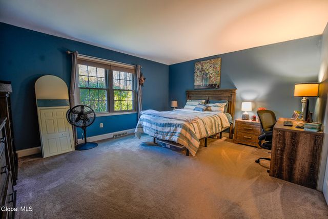 4 Hobbs Lane, Moreau, NY 12803