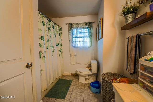 4 Hobbs Lane, Moreau, NY 12803