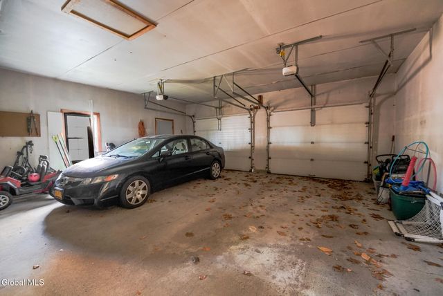 4 Hobbs Lane, Moreau, NY 12803