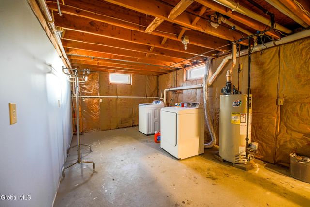 4 Hobbs Lane, Moreau, NY 12803