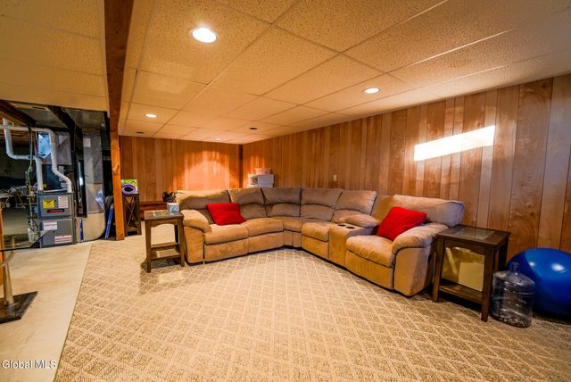 4 Hobbs Lane, Moreau, NY 12803