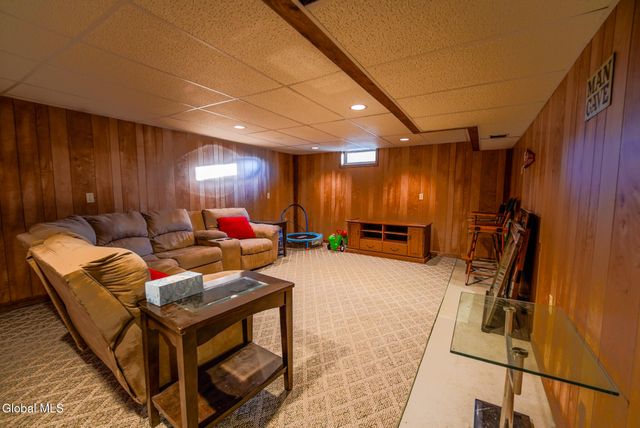 4 Hobbs Lane, Moreau, NY 12803