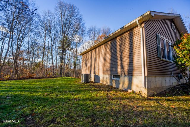 4 Hobbs Lane, Moreau, NY 12803