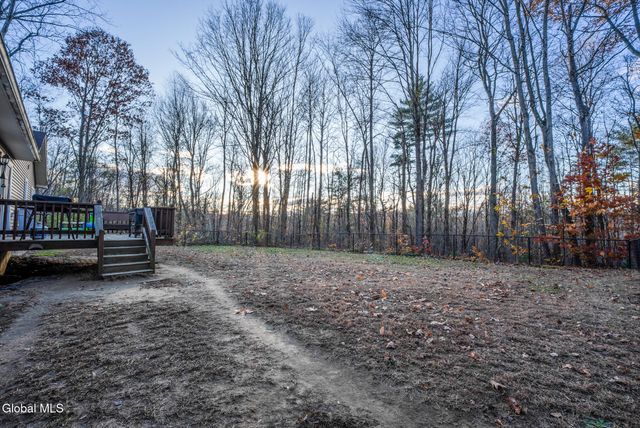 4 Hobbs Lane, Moreau, NY 12803