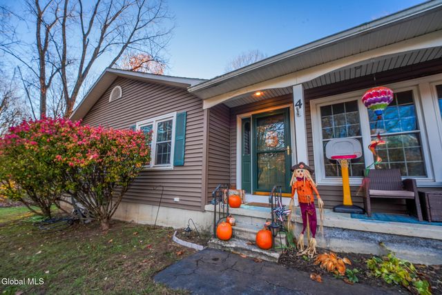 4 Hobbs Lane, Moreau, NY 12803