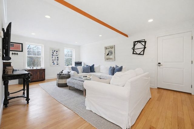 222 Oak St, Ashland, MA 01721