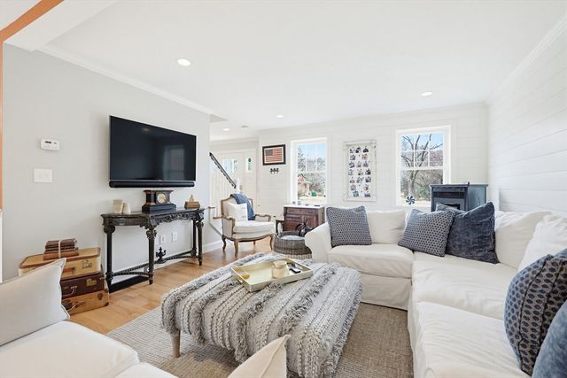 222 Oak St, Ashland, MA 01721