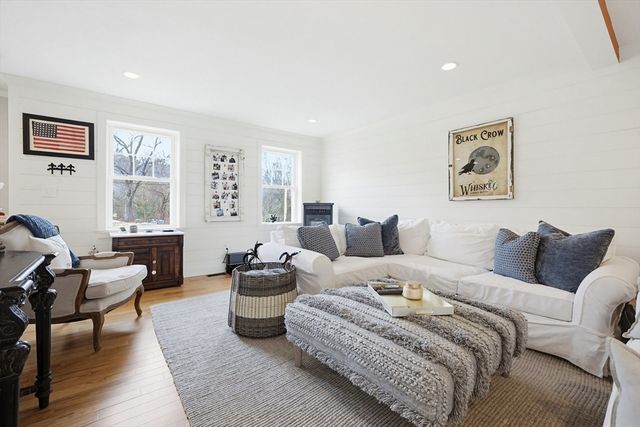 222 Oak St, Ashland, MA 01721