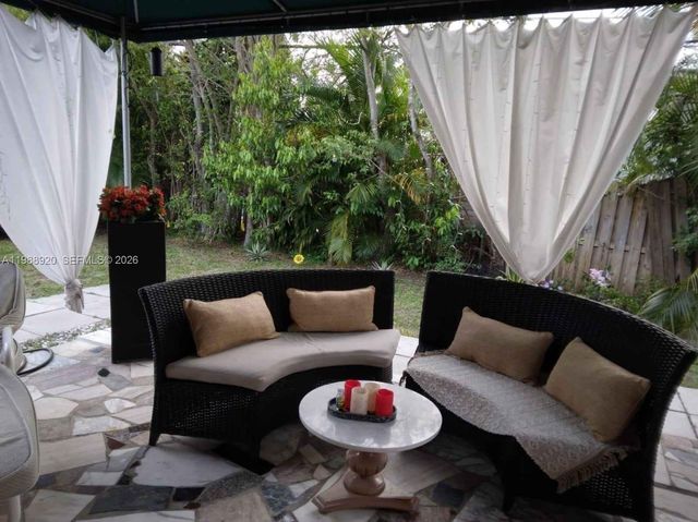 1211 NE 27th Ave, Pompano Beach, FL 33062