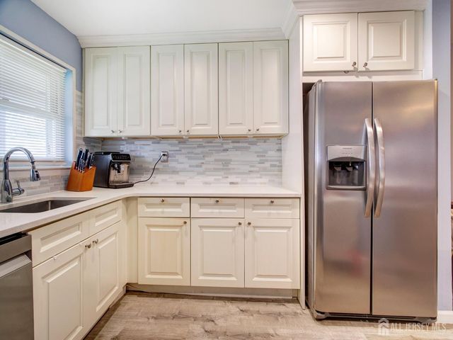 32-A Woodedge Avenue 8, Edison, NJ 08817