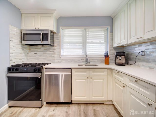 32-A Woodedge Avenue 8, Edison, NJ 08817