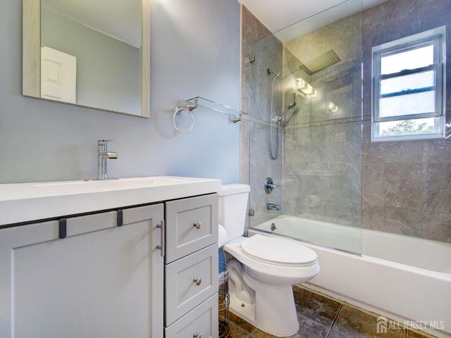 32-A Woodedge Avenue 8, Edison, NJ 08817