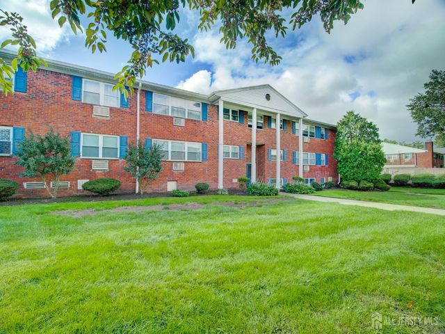 32-A Woodedge Avenue 8, Edison, NJ 08817