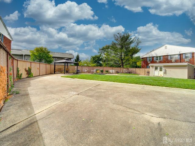 32-A Woodedge Avenue 8, Edison, NJ 08817