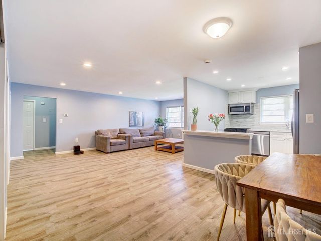 32-A Woodedge Avenue 8, Edison, NJ 08817