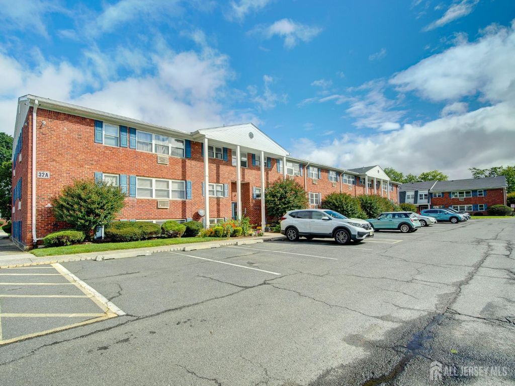 32-A Woodedge Avenue 8, Edison, NJ 08817